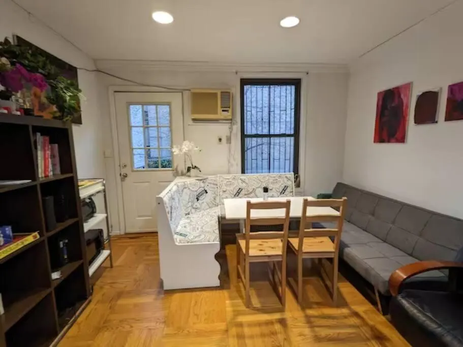 Homestay Cozy Room At Great Townhouse In Williamsburg New York United States